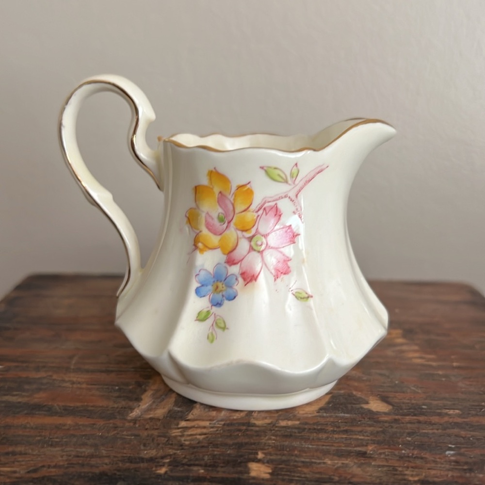 VTG | English Fine China Creamer - Picture 4 of 7